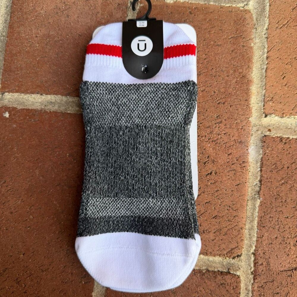 Outway Unisex Day Shift All-Day Performance Ankle Socks Gray White Red S/M NWT